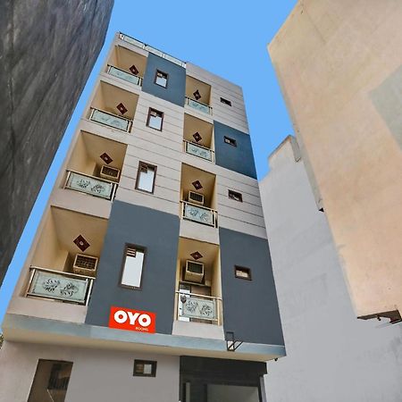 Hotel O Hotel Blue Orchid 뉴델리 외부 사진