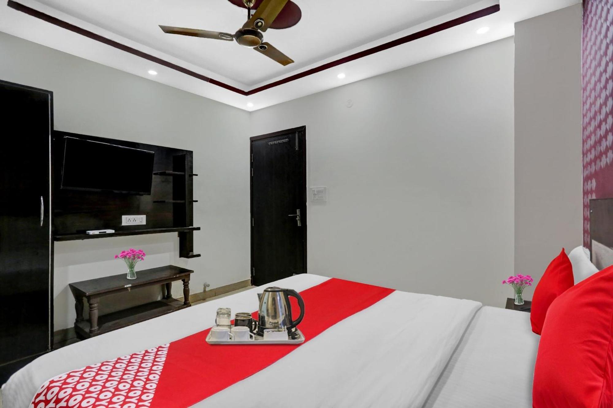 Hotel O Hotel Blue Orchid 뉴델리 외부 사진