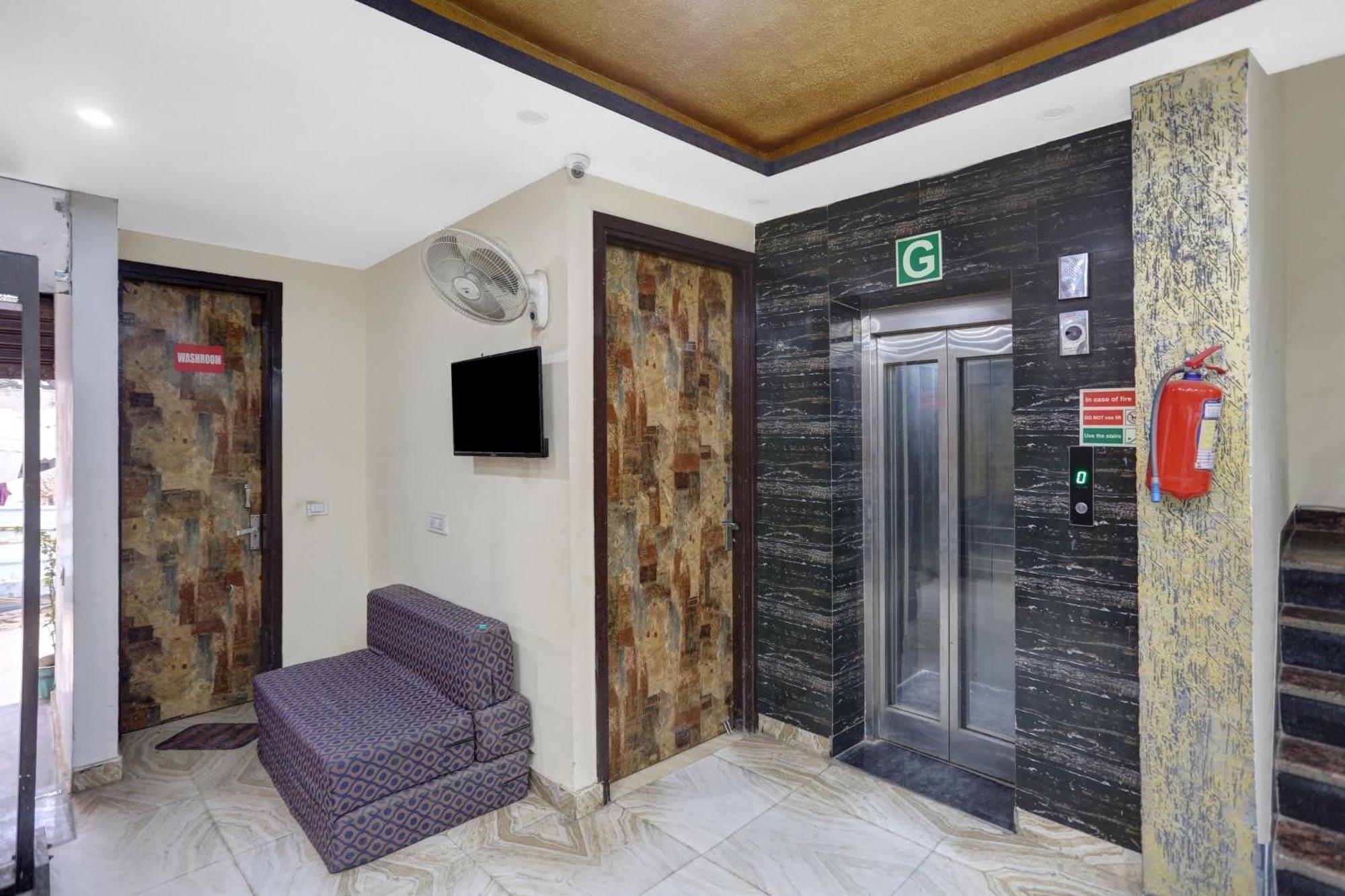Hotel O Hotel Blue Orchid 뉴델리 외부 사진