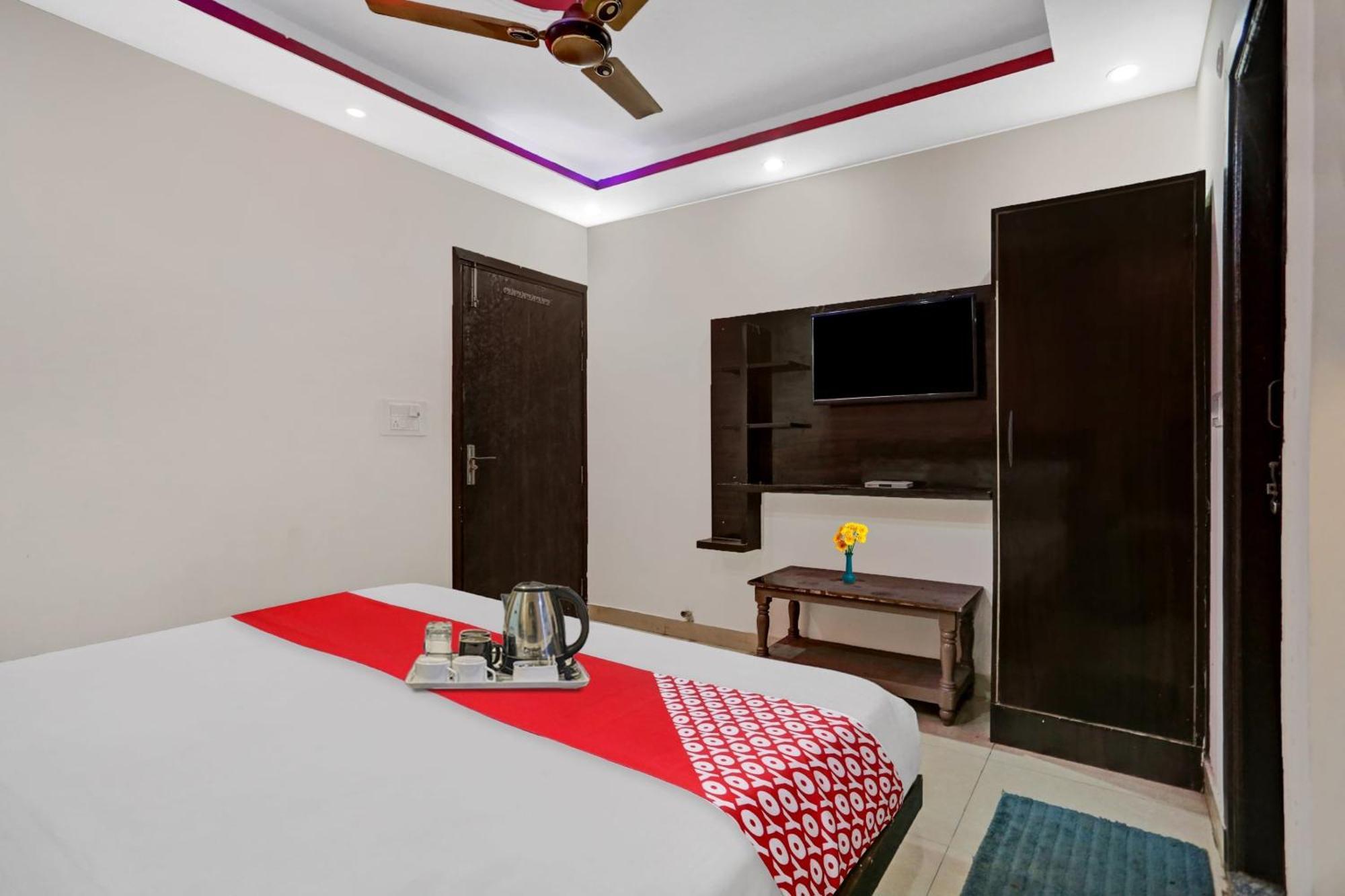 Hotel O Hotel Blue Orchid 뉴델리 외부 사진